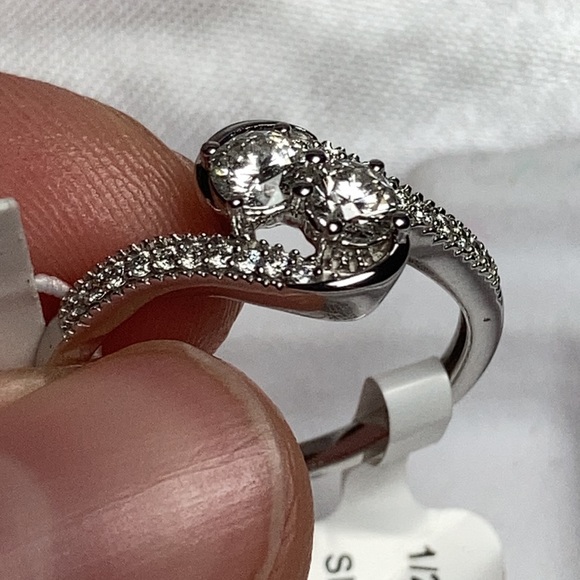 Diamond Ring - Picture 4 of 6